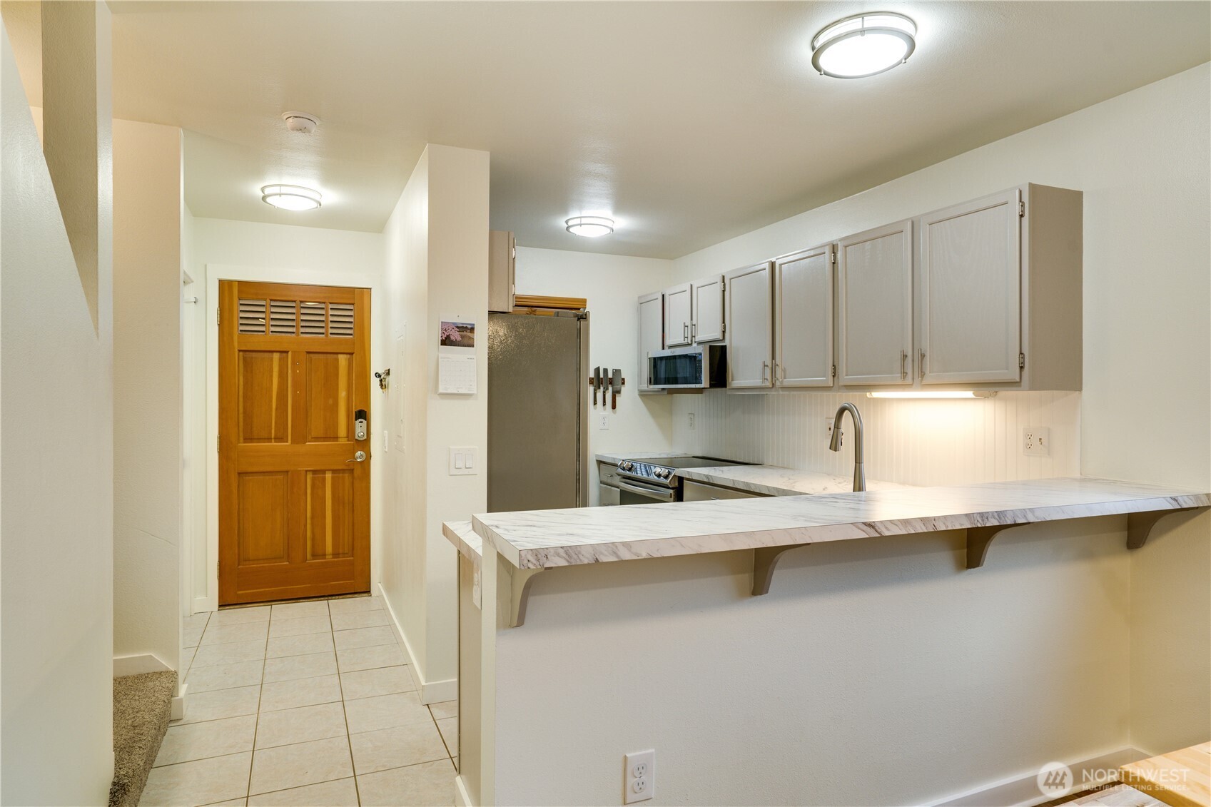 10319 Midvale Avenue North, Unit A Seattle, WA 98133 - Photo 6 of 34