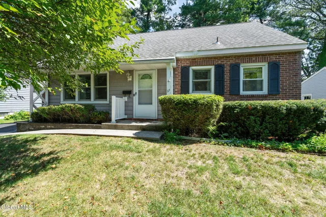 $385,000 | 25 Montrose Drive, Bethlehem, NY 12054