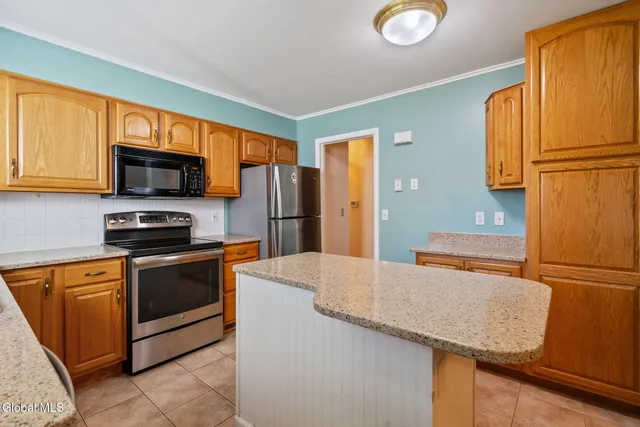 $385,000 | 25 Montrose Drive, Bethlehem, NY 12054