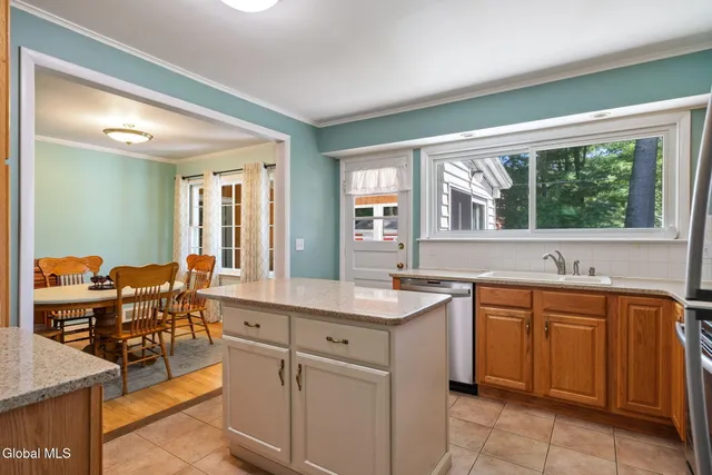 $385,000 | 25 Montrose Drive, Bethlehem, NY 12054