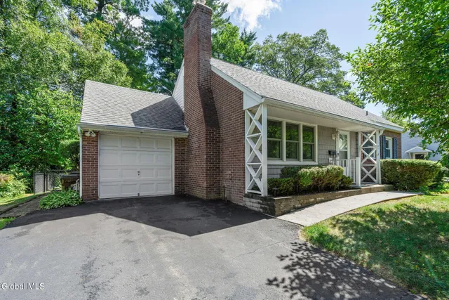 $385,000 | 25 Montrose Drive, Bethlehem, NY 12054