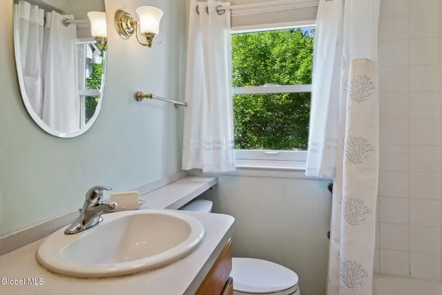 $385,000 | 25 Montrose Drive, Bethlehem, NY 12054