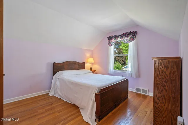 $385,000 | 25 Montrose Drive, Bethlehem, NY 12054