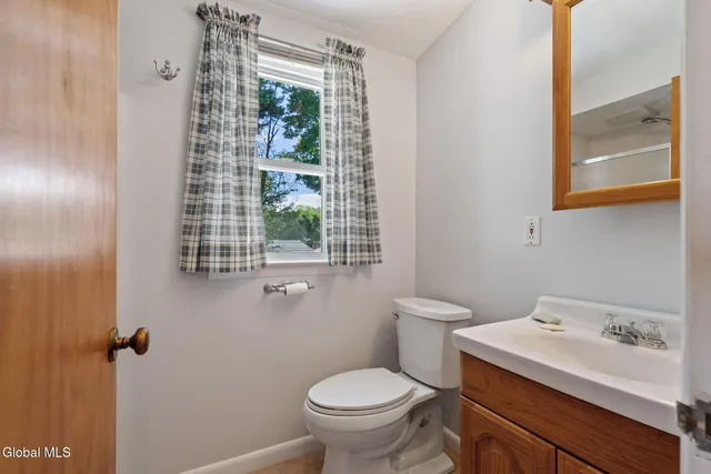 $385,000 | 25 Montrose Drive, Bethlehem, NY 12054