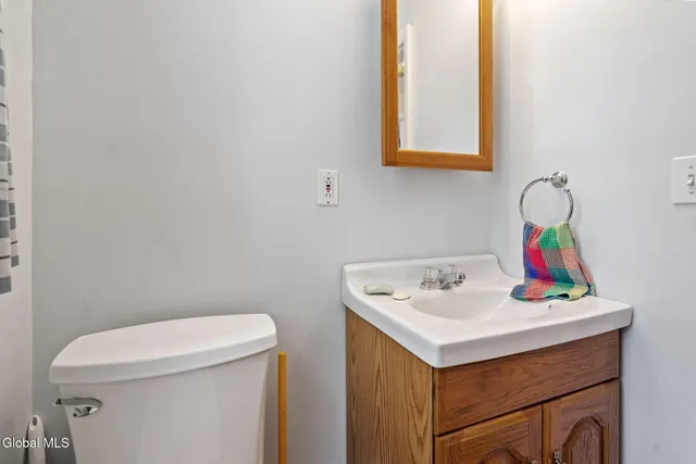 $385,000 | 25 Montrose Drive, Bethlehem, NY 12054