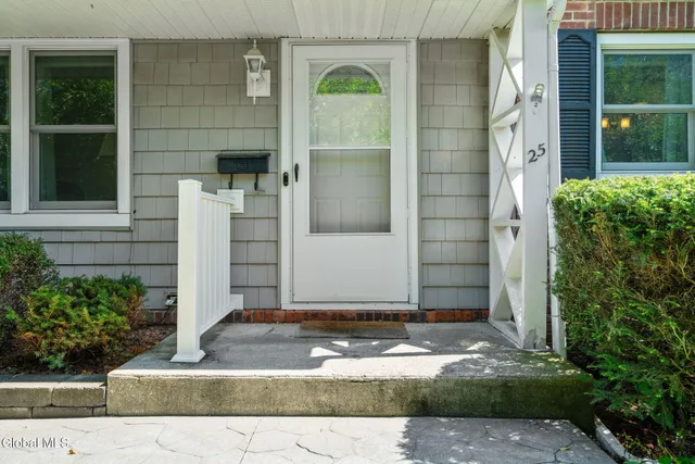 $385,000 | 25 Montrose Drive, Bethlehem, NY 12054