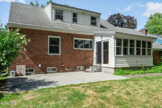 $385,000 | 25 Montrose Drive, Bethlehem, NY 12054