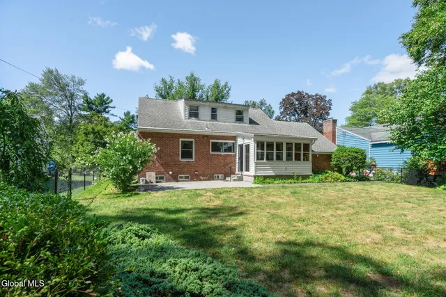 $385,000 | 25 Montrose Drive, Bethlehem, NY 12054