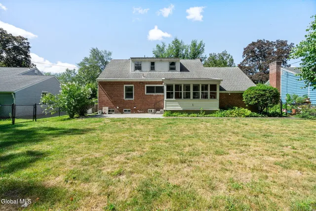 $385,000 | 25 Montrose Drive, Bethlehem, NY 12054