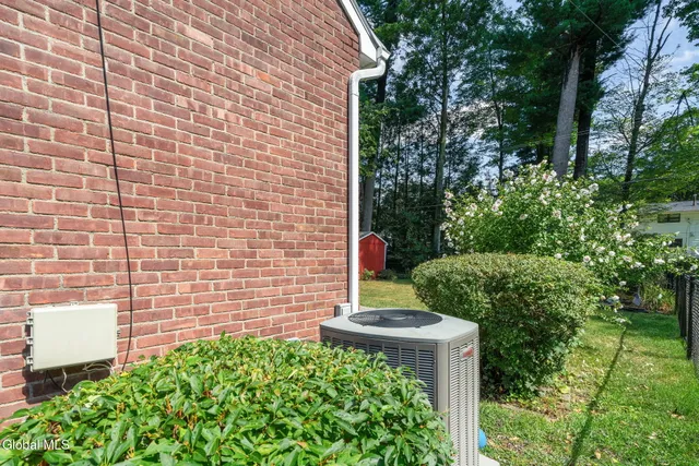 $385,000 | 25 Montrose Drive, Bethlehem, NY 12054