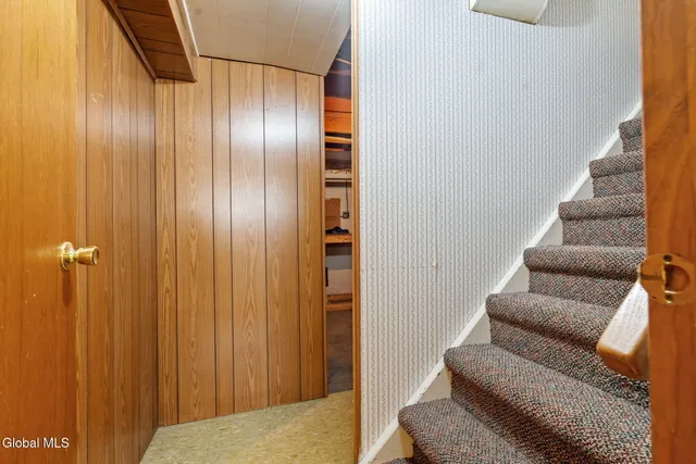 $385,000 | 25 Montrose Drive, Bethlehem, NY 12054