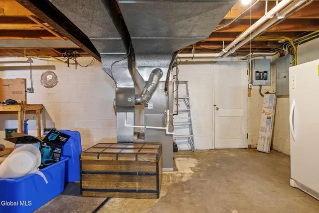 $385,000 | 25 Montrose Drive, Bethlehem, NY 12054