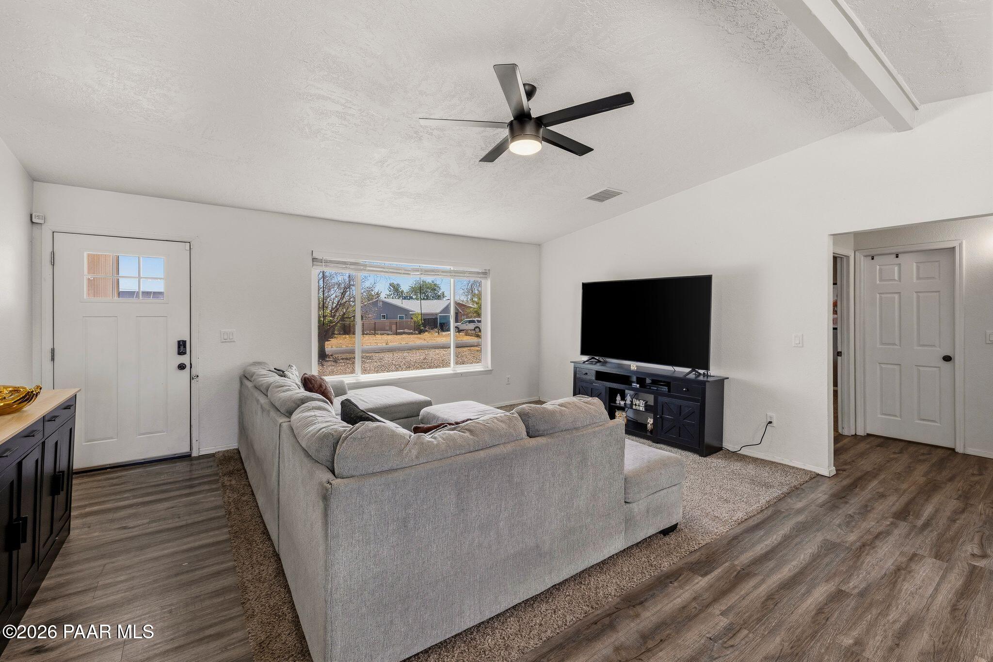 3262 North Victor Road Prescott Valley, AZ 86314 - Photo 5 of 39 022-Living Room