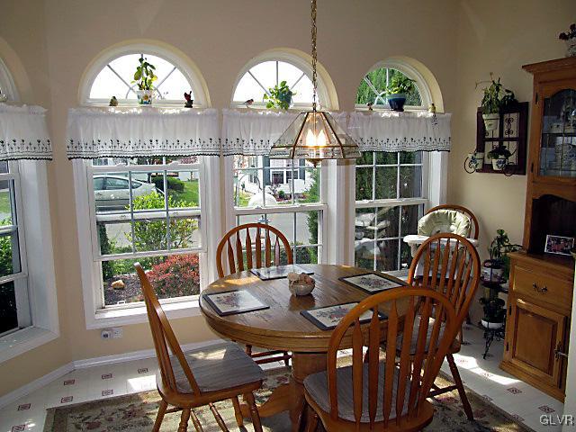 31 Abbey Road Easton, PA 18040 - Photo 11 of 20 Sun filled breakfast room.