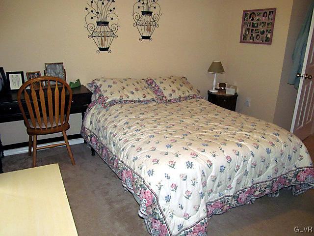 31 Abbey Road Easton, PA 18040 - Photo 14 of 20 Nice size spare bedroom.