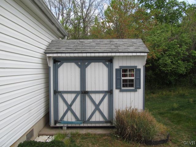 31 Abbey Road Easton, PA 18040 - Photo 18 of 20 Matching shed has a new roof.