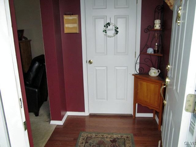 31 Abbey Road Easton, PA 18040 - Photo 4 of 20 Foyer with hardwood floors.