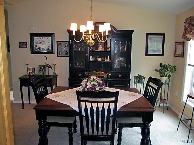 31 Abbey Road Easton, PA 18040 - Photo 7 of 20 Close up of DR from the kitchen.