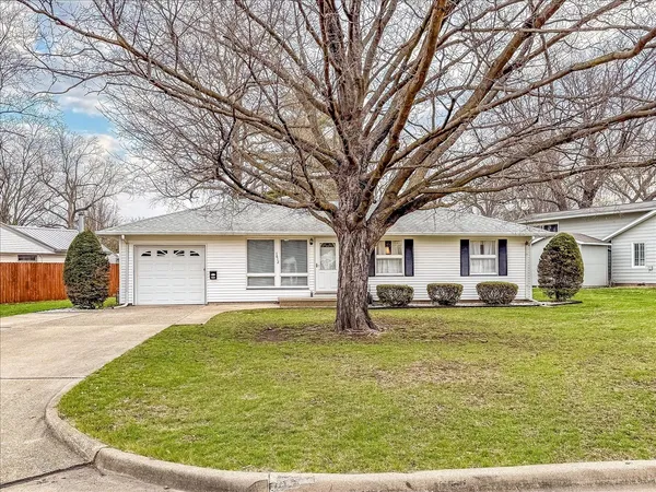 $179,900 | 1612 Cornell Drive, Champaign, IL 61821