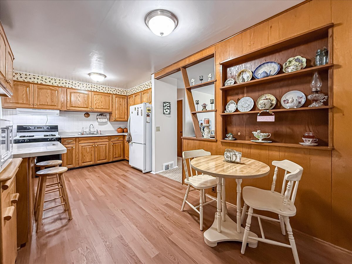 1612 Cornell Drive Champaign, IL 61821 - Photo 9 of 28 a living room with stainless steel appliances kitchen island granite countertop furniture and wooden floor