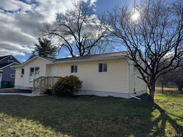 a view of a house with a yard