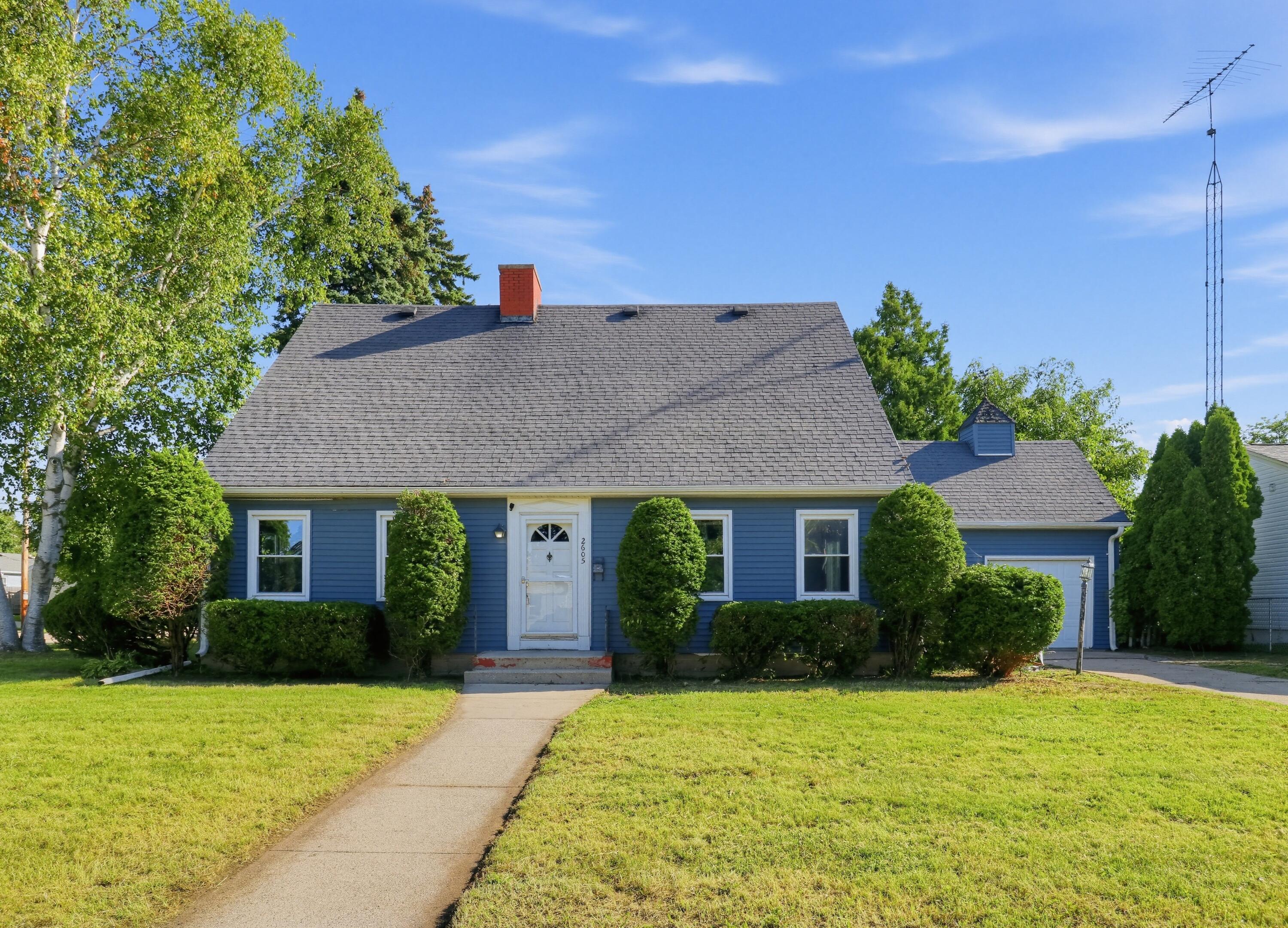 2605 James Boulevard Racine, WI 53403 - Photo 1 of 21 07_2605_James_Boulevard-Exterior-5750