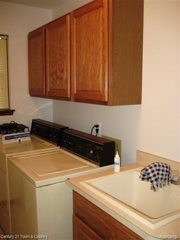 805 Stag Ridge Road Rochester, MI 48309 - Photo 12 of 24 First floor laundry