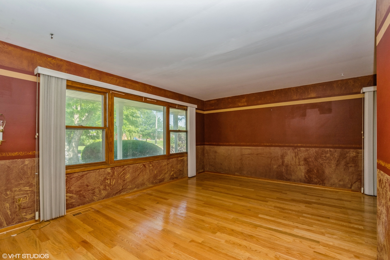 18017 Ravisloe Terrace Country Club Hills, IL 60478 - Photo 2 of 10 a view of empty room with wooden floor and fan