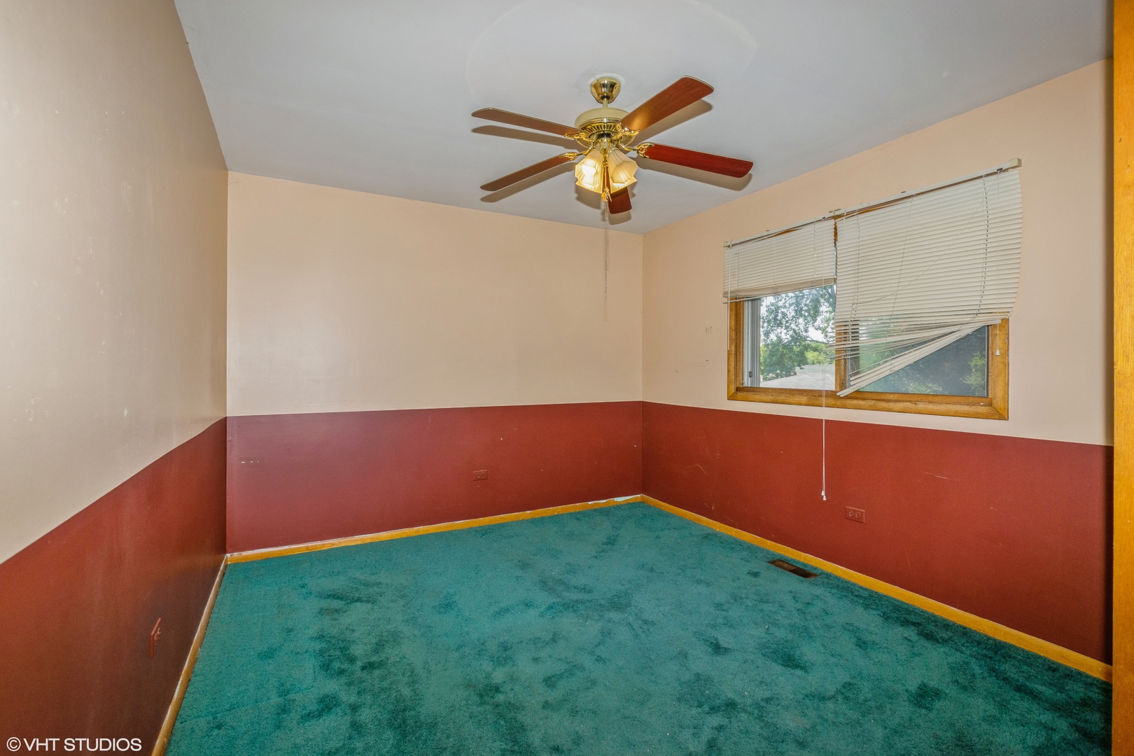 18017 Ravisloe Terrace Country Club Hills, IL 60478 - Photo 6 of 10 a room with window and a fan