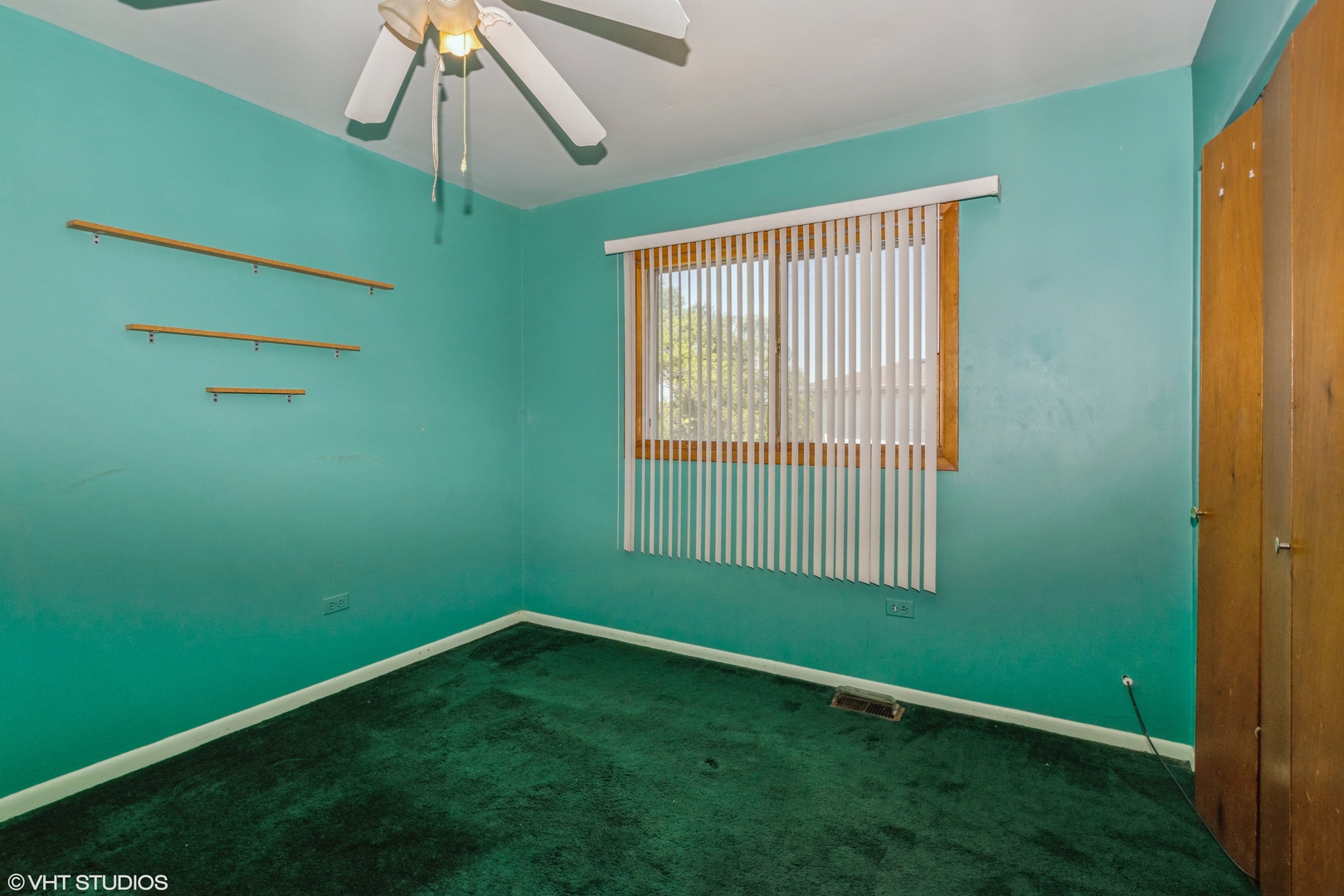 18017 Ravisloe Terrace Country Club Hills, IL 60478 - Photo 8 of 10 a room with a window and a fan