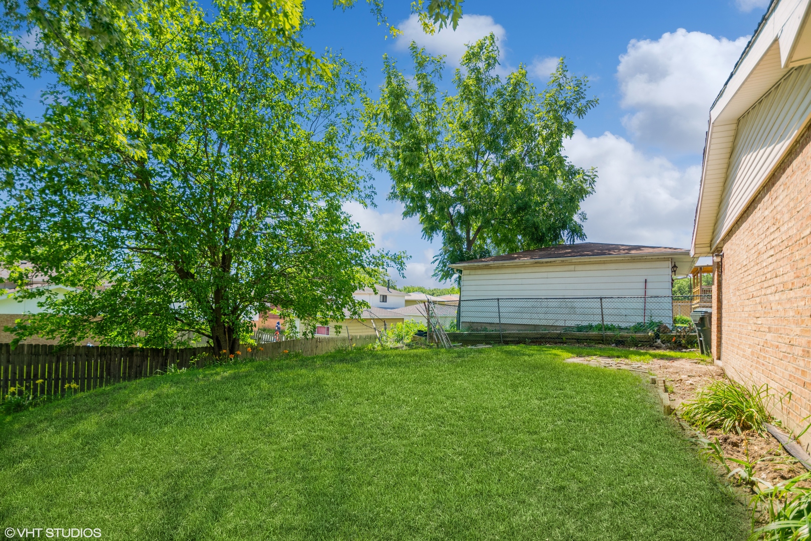 18017 Ravisloe Terrace Country Club Hills, IL 60478 - Photo 10 of 10 a view of a backyard with a garden