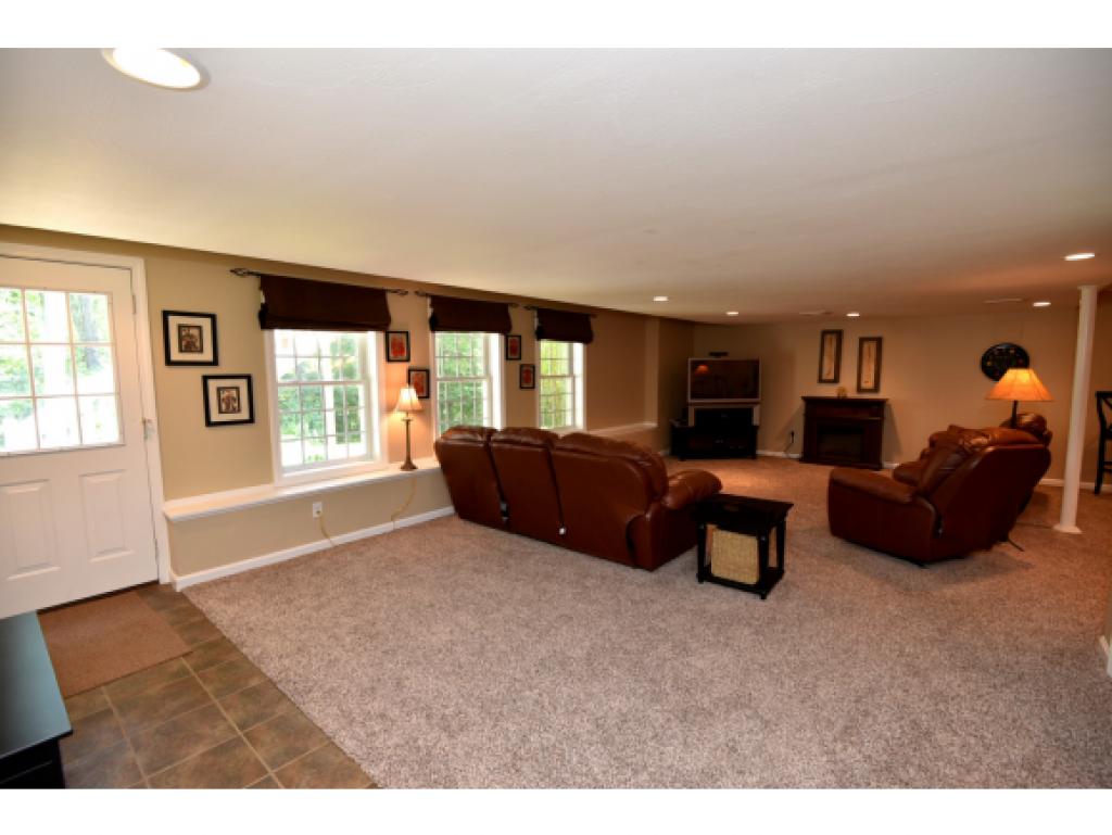 7 Tumble Road Bedford, NH 03110 - Photo 19 of 26 Gallery Image 19
