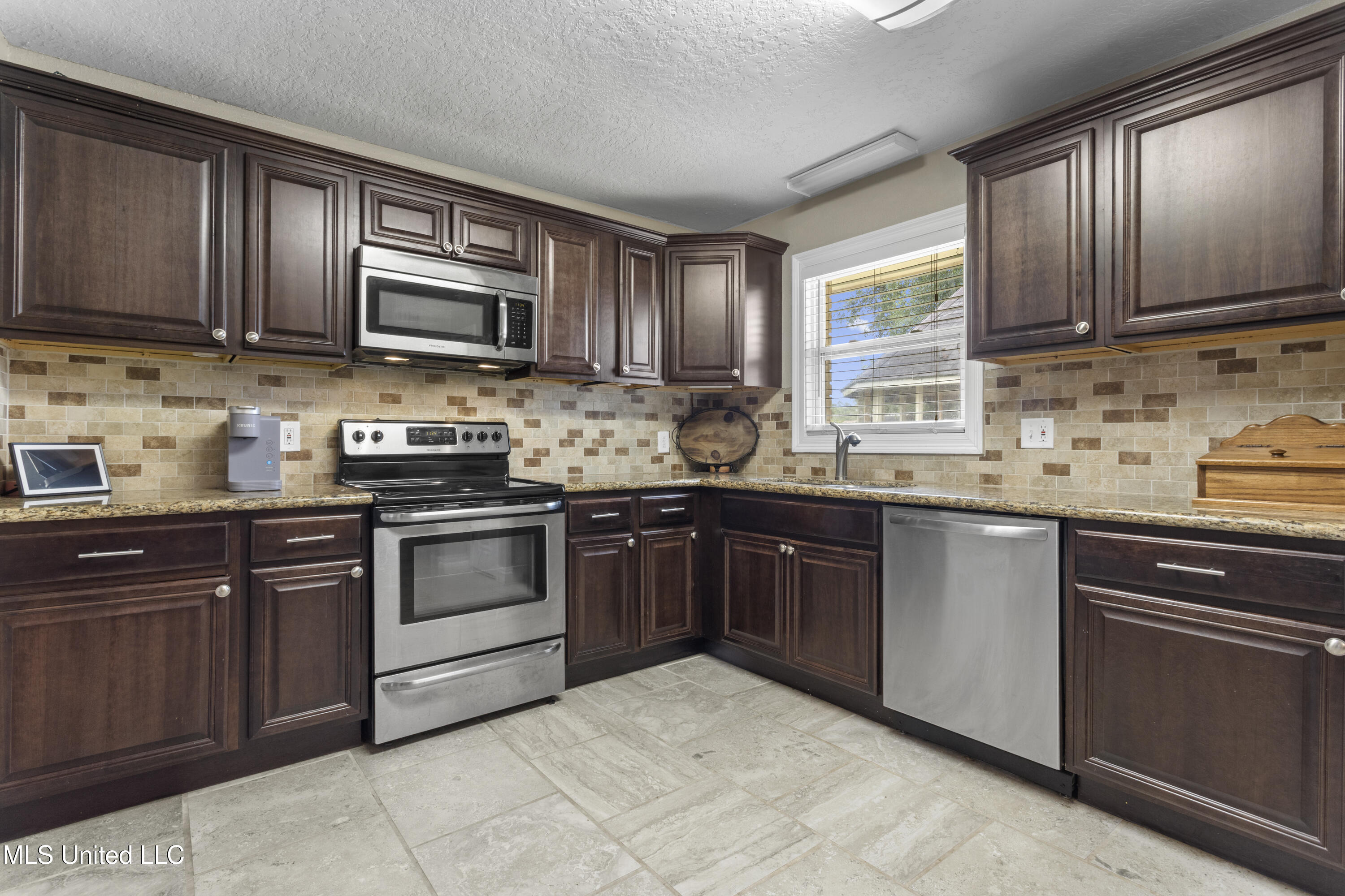 14199 Dundeewood Road Biloxi, MS 39532 - Photo 12 of 30 012 (54)