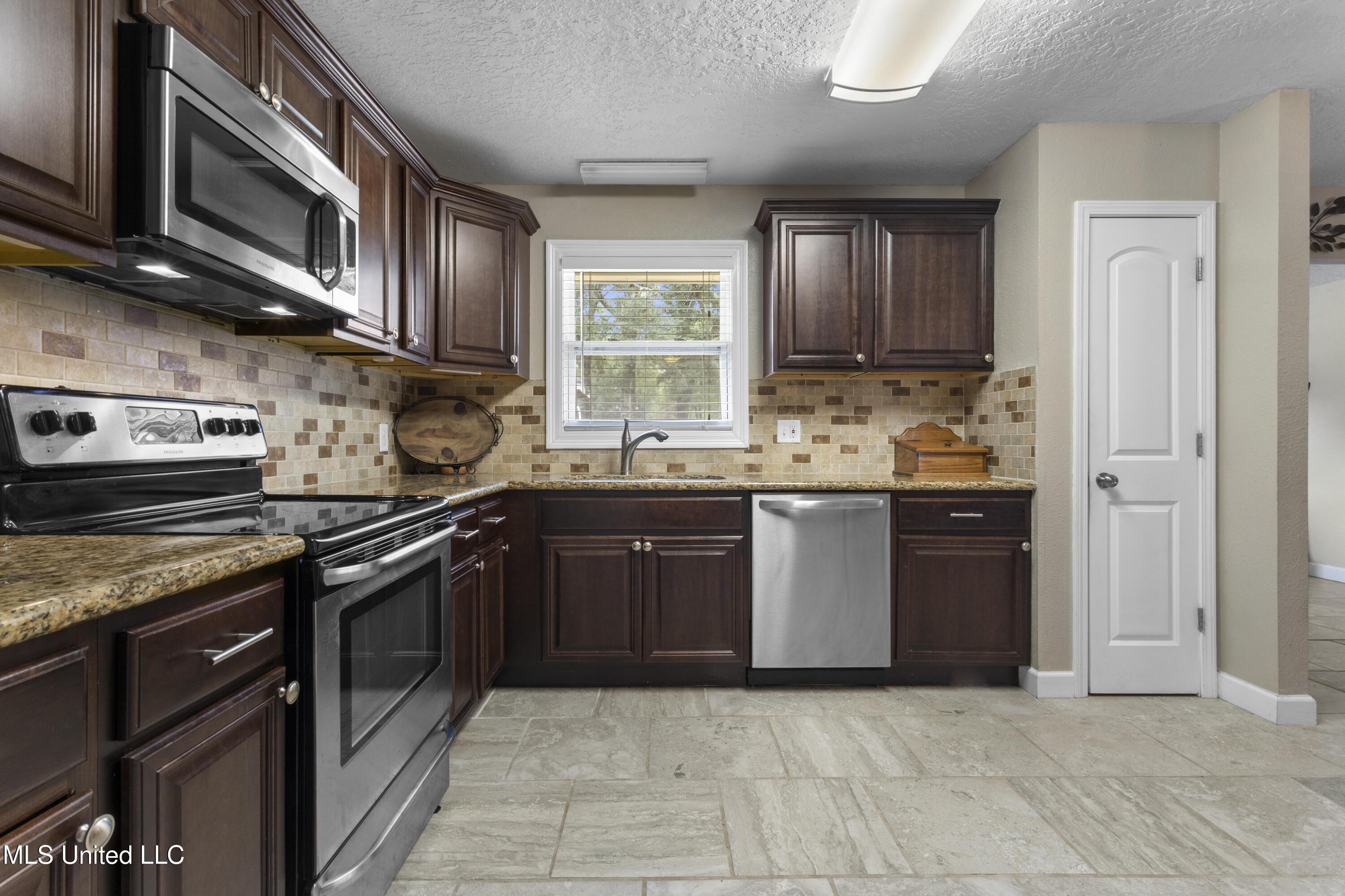 14199 Dundeewood Road Biloxi, MS 39532 - Photo 13 of 30 013 (55)
