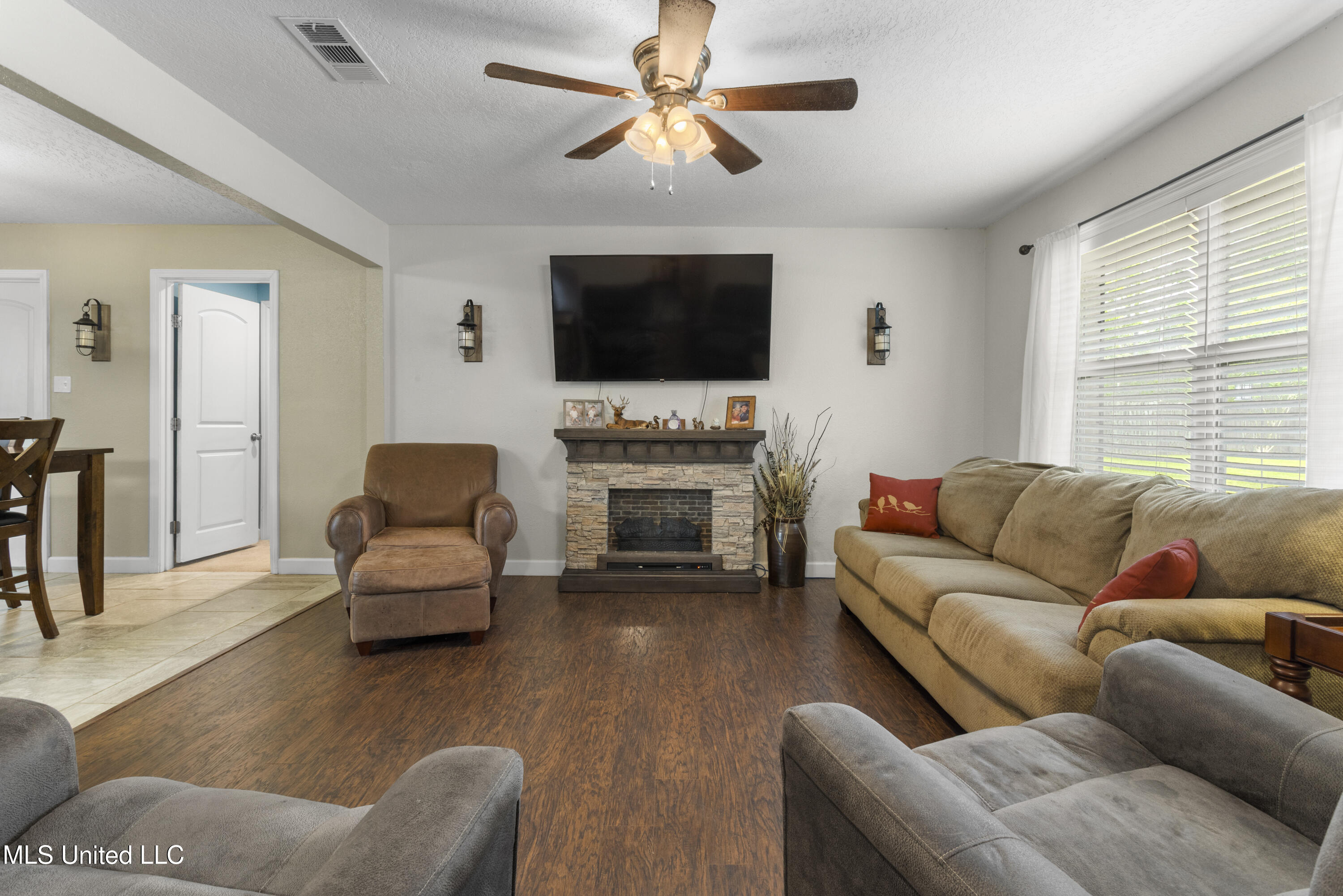 14199 Dundeewood Road Biloxi, MS 39532 - Photo 5 of 30 005 (16)