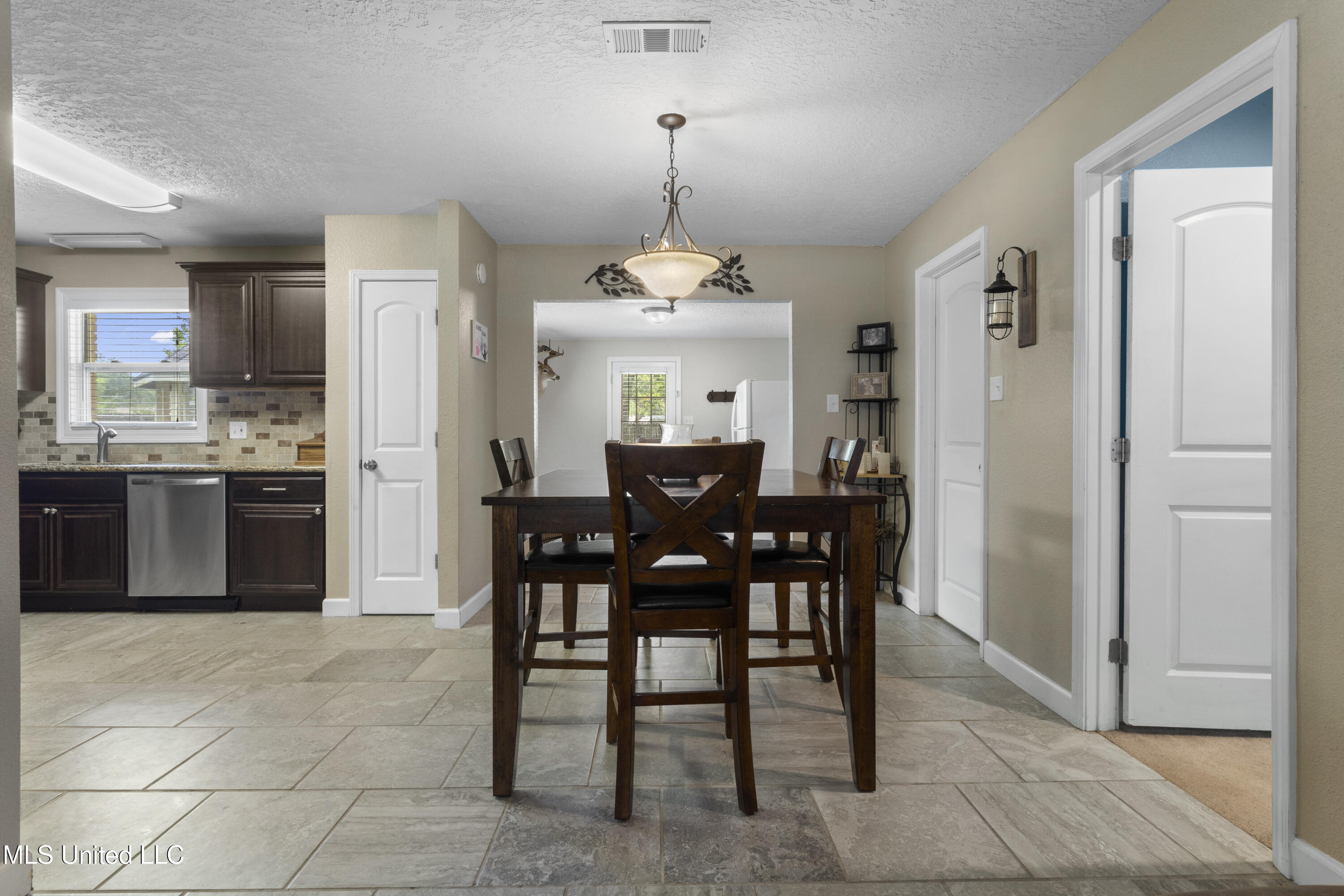 14199 Dundeewood Road Biloxi, MS 39532 - Photo 9 of 30 009 (18)