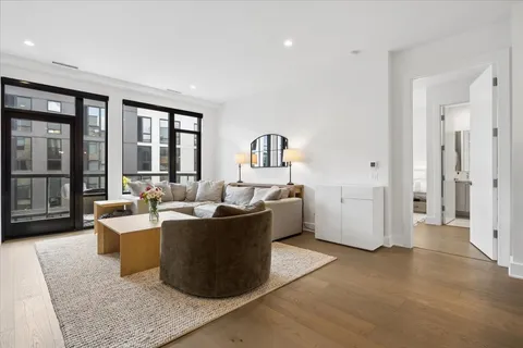 $645,000 | 1701 West Webster Avenue, Unit 601, Chicago, IL 60614