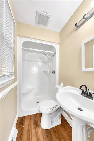 a view of a house with backyard and trees