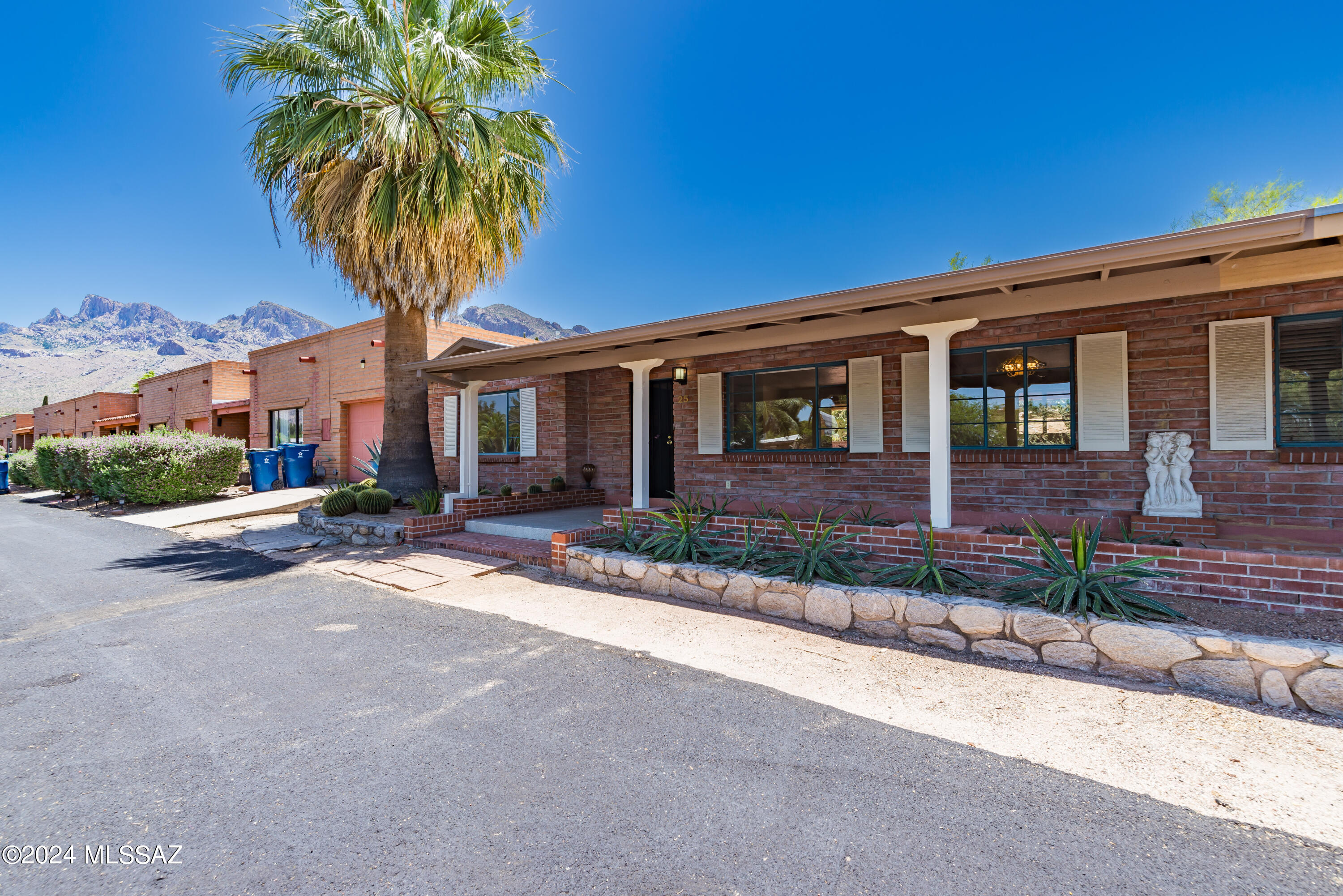 25 West Roma Drive Oro Valley, AZ 85737 - Photo 2 of 35