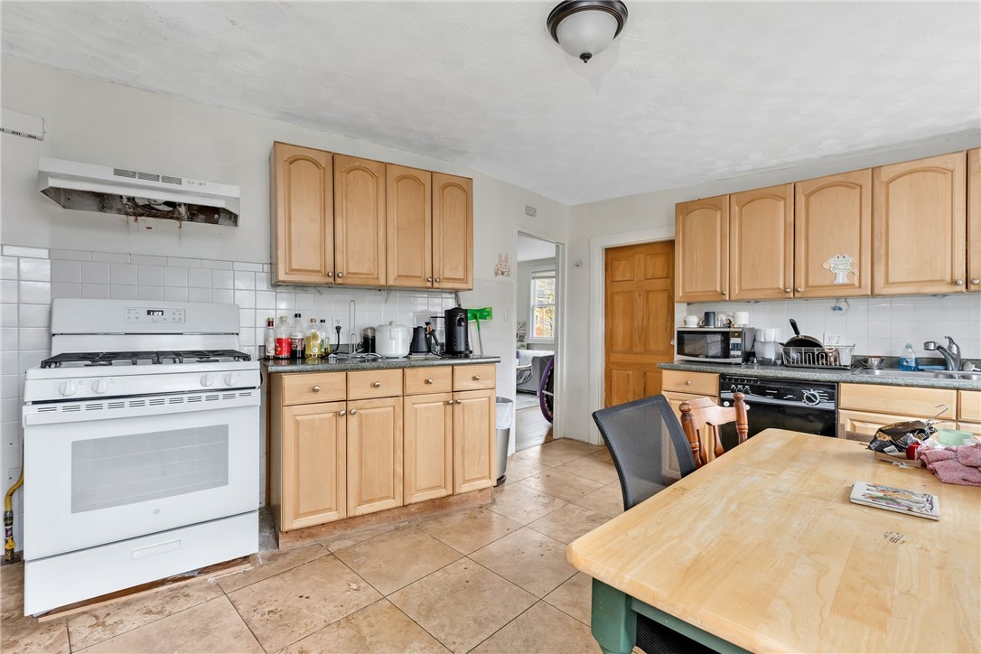 16 Arnold Street, Unit 2 Providence, RI 02906 - Photo 8 of 21