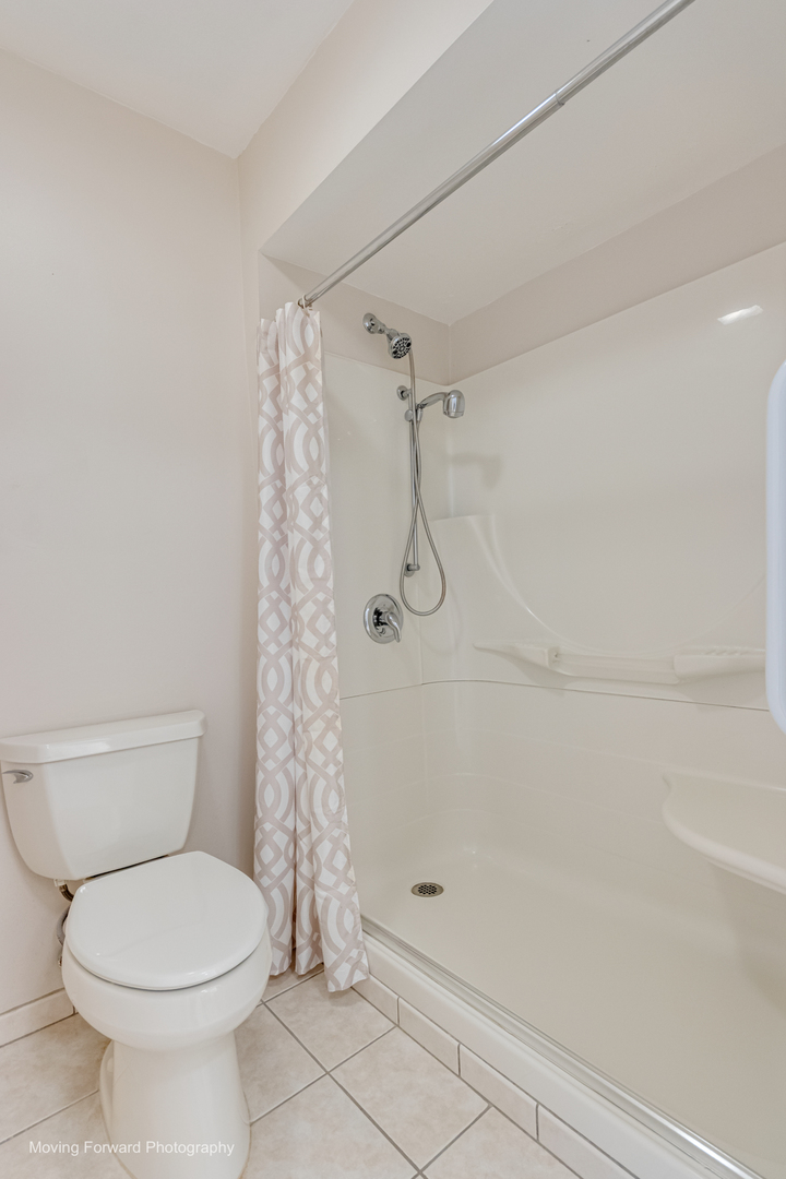 453 Raintree Drive, Unit 5K Glen Ellyn, IL 60137 - Photo 29 of 42 Gallery Image 29