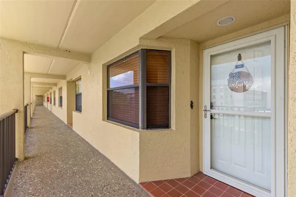 $2,000 | 5817 Park Street North, Unit 406, St. Petersburg, FL 33709
