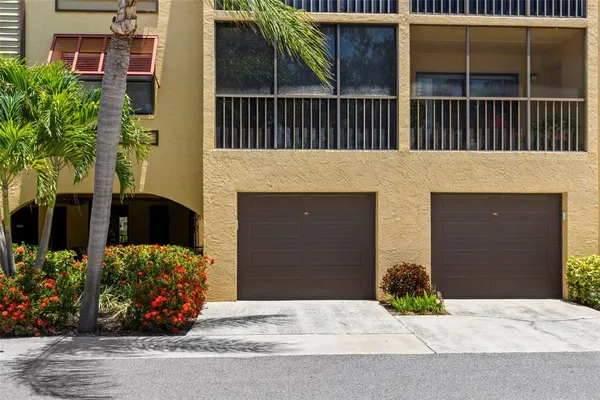 $2,000 | 5817 Park Street North, Unit 406, St. Petersburg, FL 33709