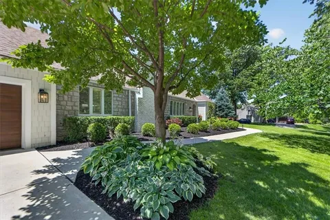 $1,250,000 | 5726 Howe Drive, Fairway, KS 66205