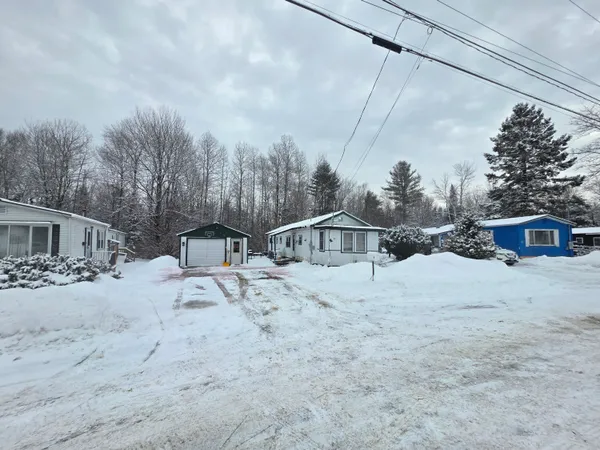 $70,000 | 46 Cedar Street, Millinocket, ME 04462