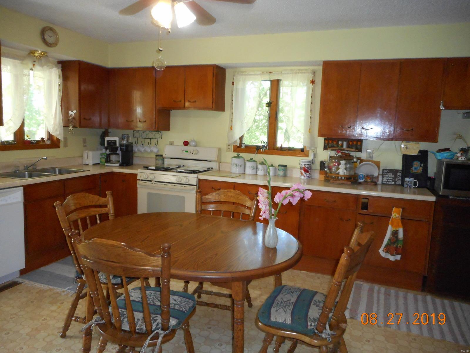19310 East 29th Road Oconee, IL 62553 - Photo 13 of 27