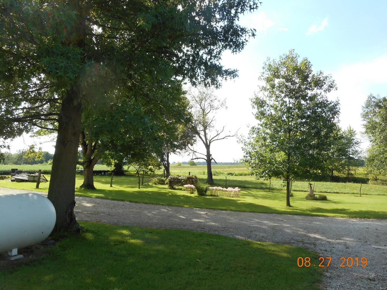 19310 East 29th Road Oconee, IL 62553 - Photo 6 of 27