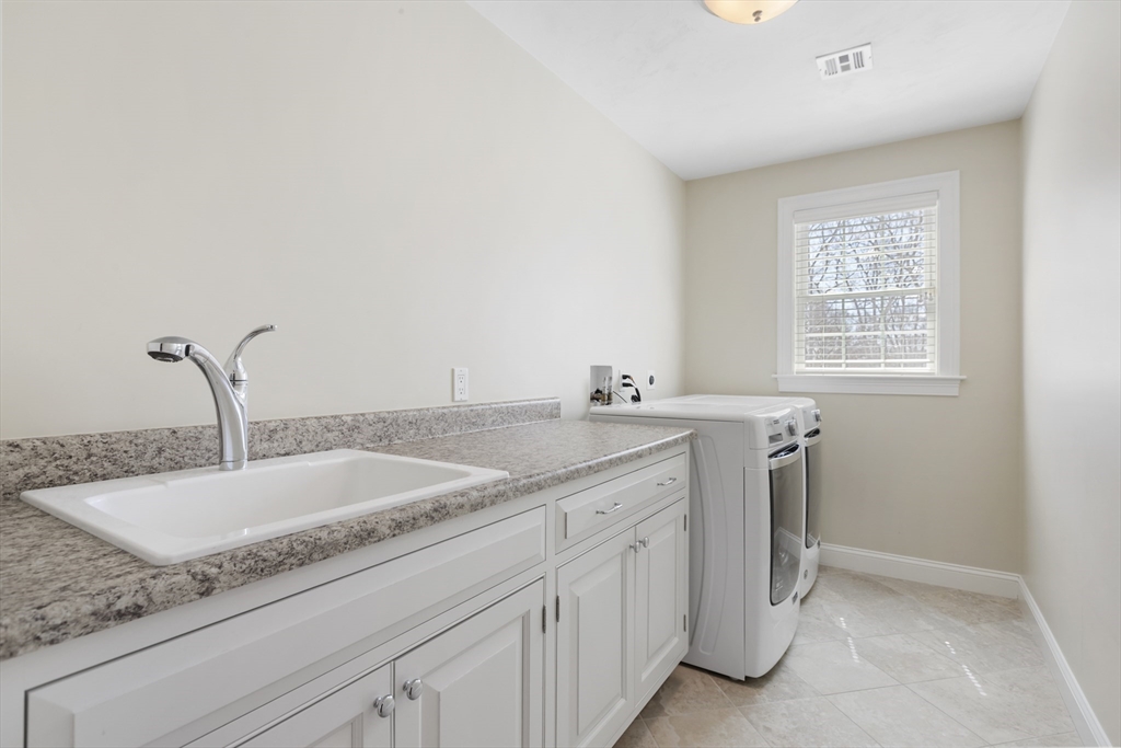 21 Stable Way Medway, MA 02053 - Photo 35 of 42