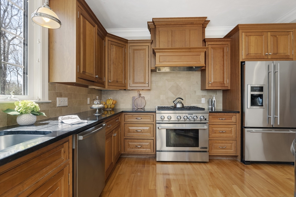 21 Stable Way Medway, MA 02053 - Photo 5 of 42