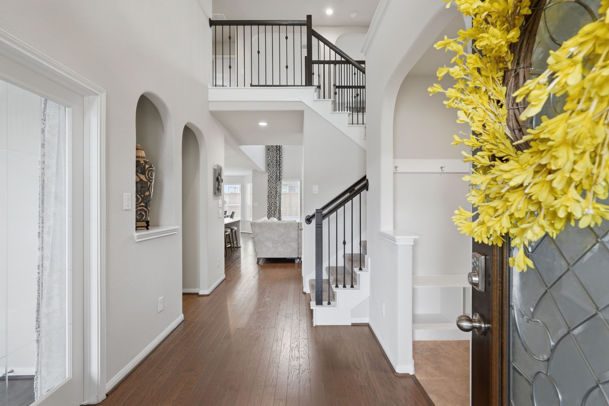 7522 Windsor View Drive Spring, TX 77379 - Photo 5 of 49 Welcoming entry with high ceilings, arched openings, and an airy first impression.